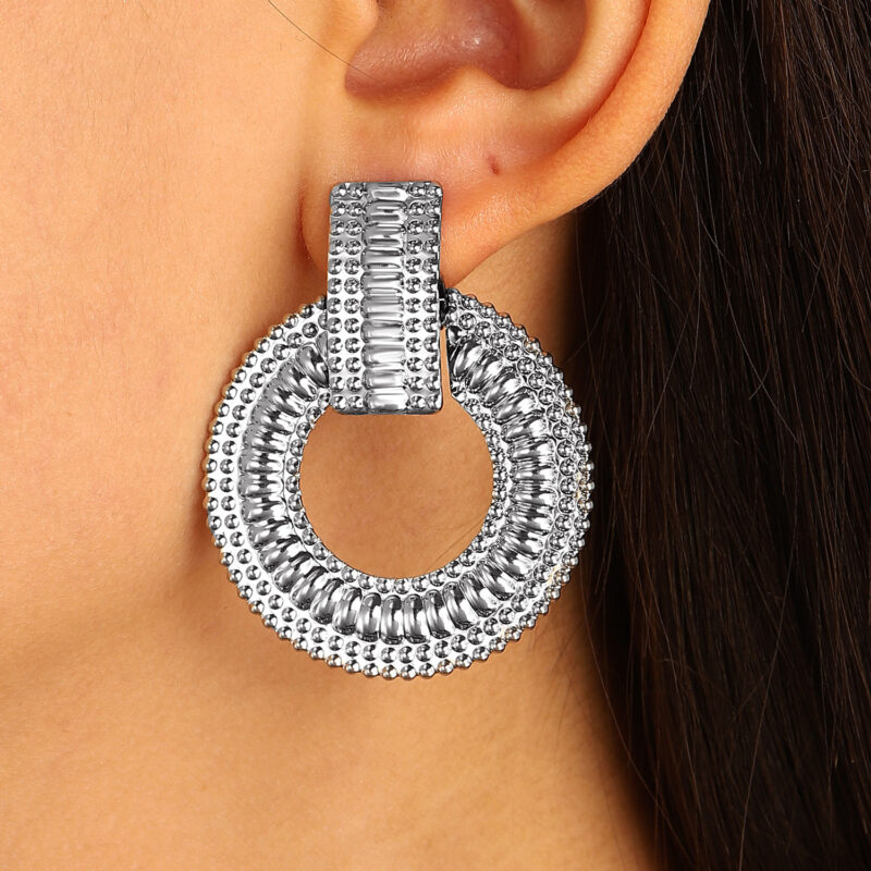 Eye-catching Hollow Round Earrings Women's Retro - Image 4