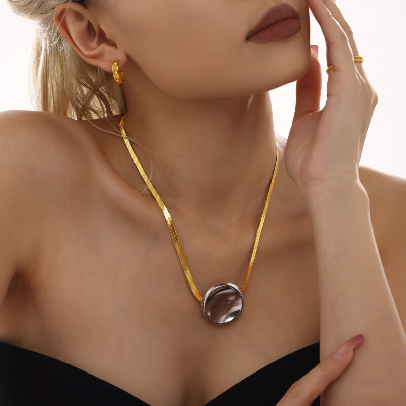 Design Sense Large Round Long Blade Necklace - Image 4
