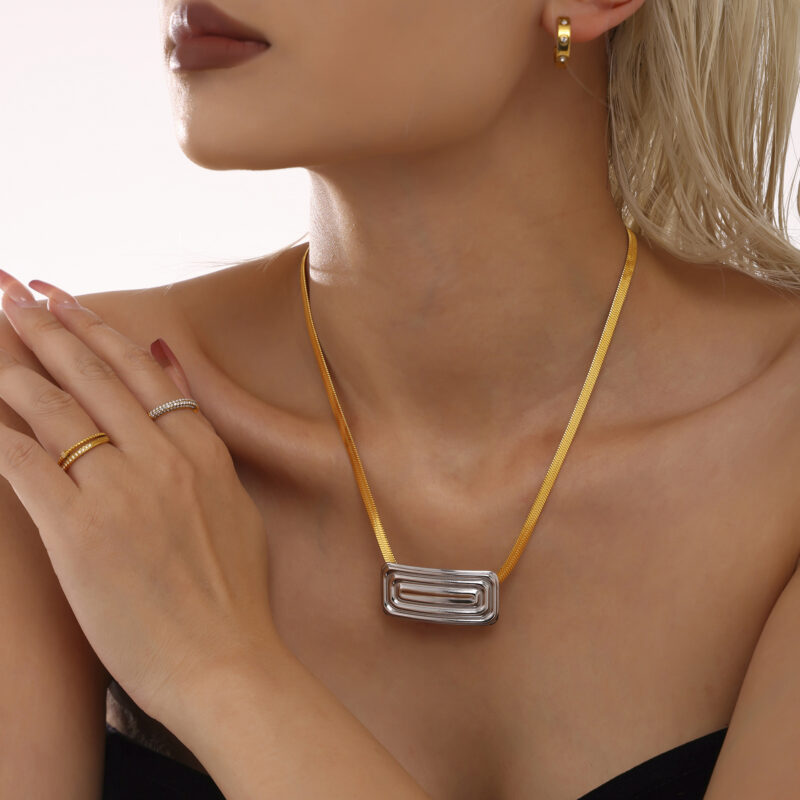 Design Sense Large Round Long Blade Necklace - Image 6