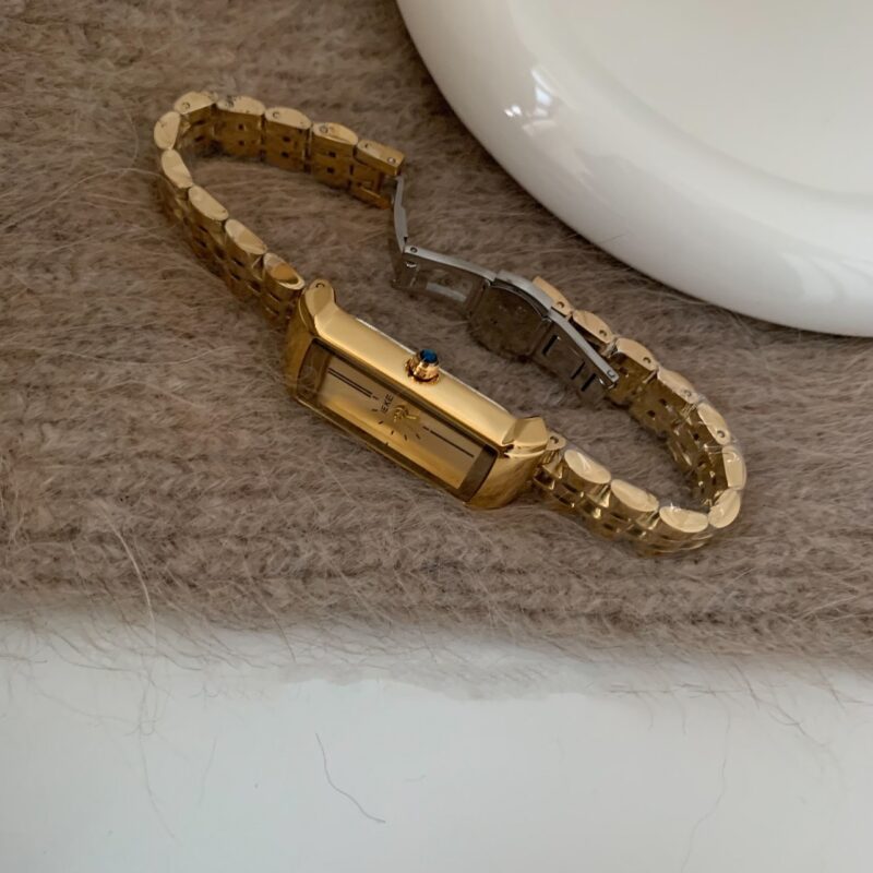 Women's Rectangular Gold Fashion Retro Steel Belt Quartz Watch - Image 7
