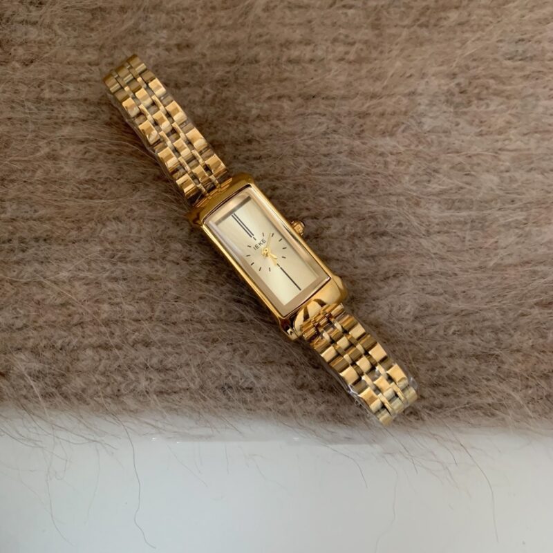 Women's Rectangular Gold Fashion Retro Steel Belt Quartz Watch - Image 5