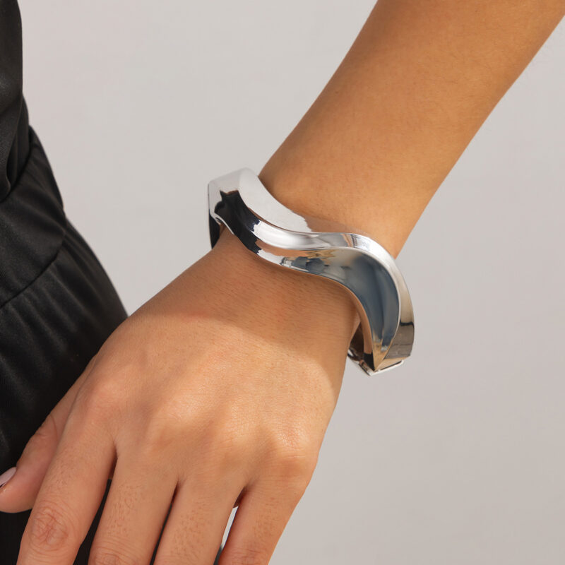 T Exaggerated Thread Twist Line Ring Design Metal Pleated Bracelet - Image 3