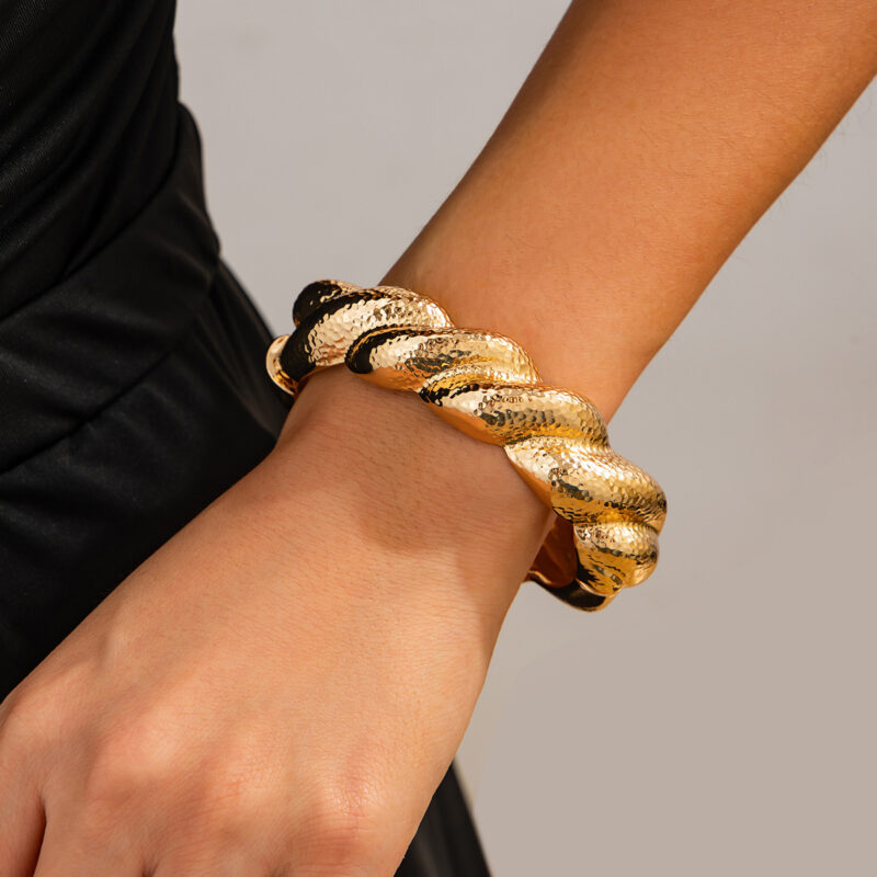 T Exaggerated Thread Twist Line Ring Design Metal Pleated Bracelet - Image 4