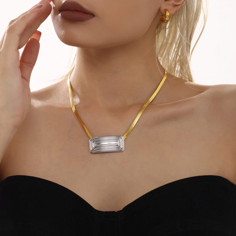 Design Sense Large Round Long Blade Necklace